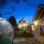 Green Chalet בית הארחה 3*
