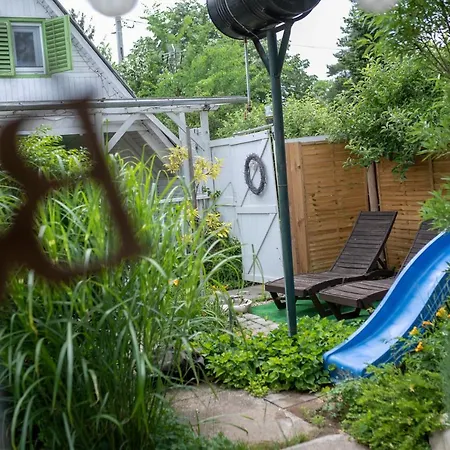 Green Chalet